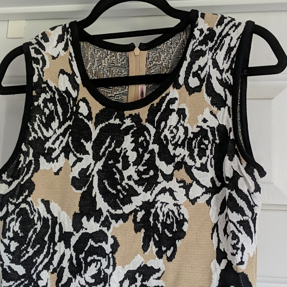 St John Knit sleeveless dress size 6